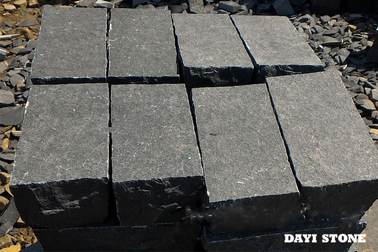 Cubes ZP-Black Granite Stone Basalt Top flamed edges split bottom sawn 20x10x10cm